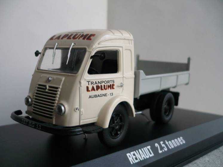 Renault Galion 2,5 т. - самосвал 1:43 Norev