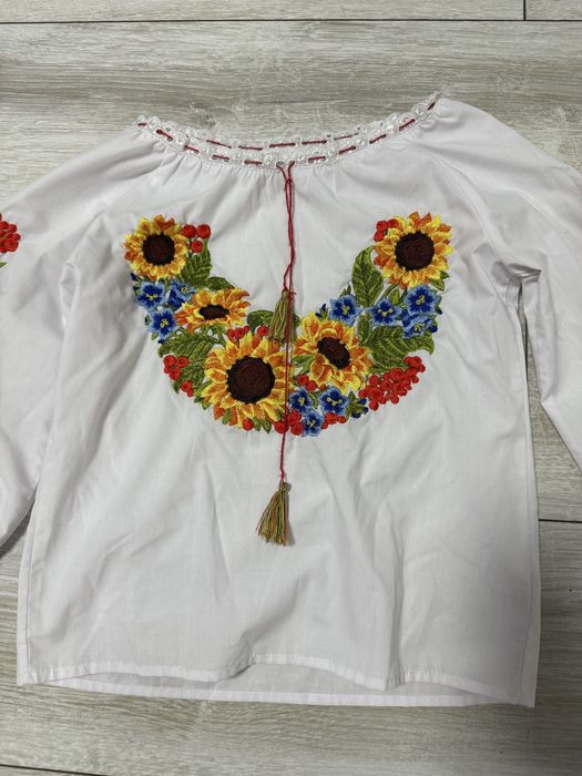 Продам вишиванку для дівчинки