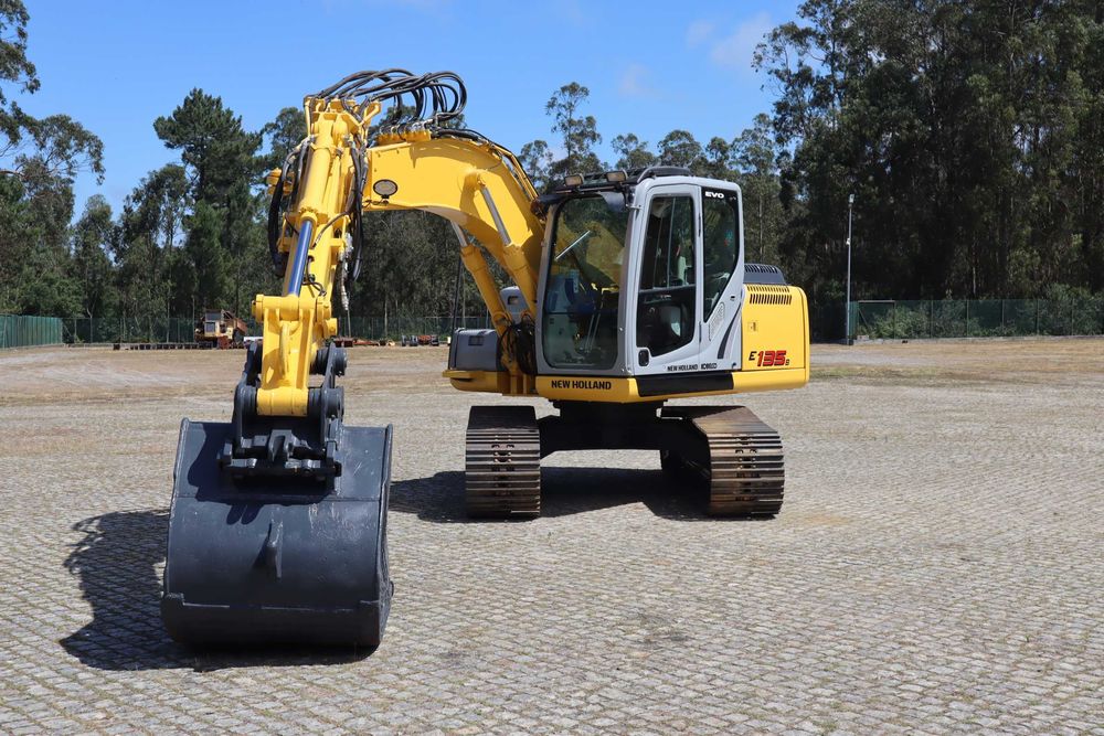 New Holland Kobelco E135B 2011 Escavadora de Rastos