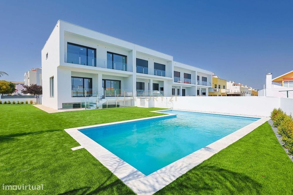 Moradia T3+1 lote de 527m2 Charneca de Caparica