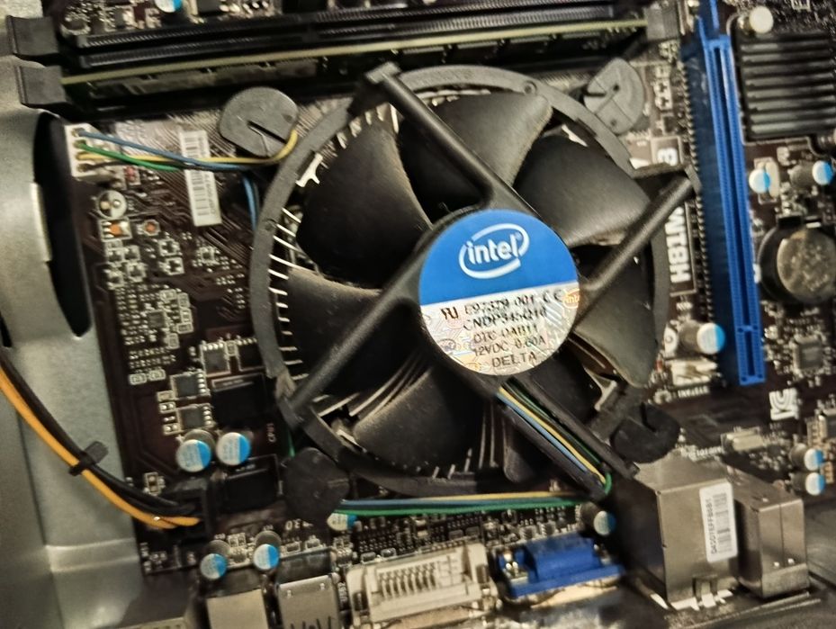 Torre de Caixa Computador Desktop ATX com Fonte Primux EZ-500Y12P e Componentes - Para Peças.