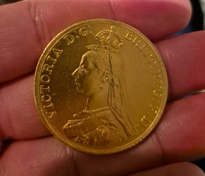 Moeda ouro Vitoria 5 libras