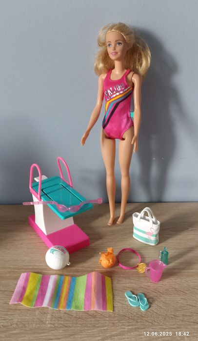 Barbie pływaczka