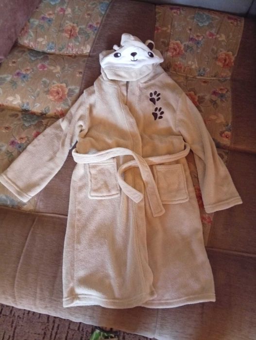 Szlafrok dziecięcy 134/140, bluzka , getry ,koszulka