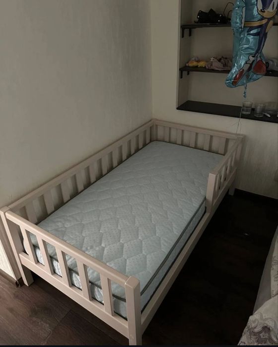 Дитяче ліжко за доступною ціною з міцного дерева. Витримує до 150кг!