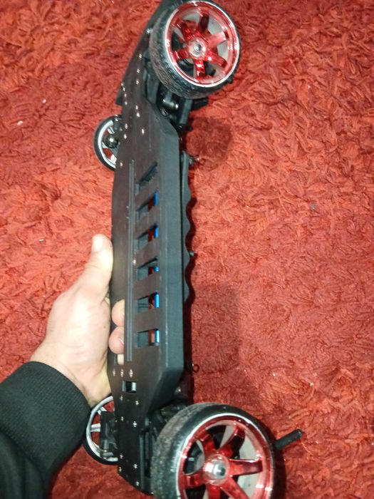Vendo chassi novo hsp com pneus de drift  e com body
