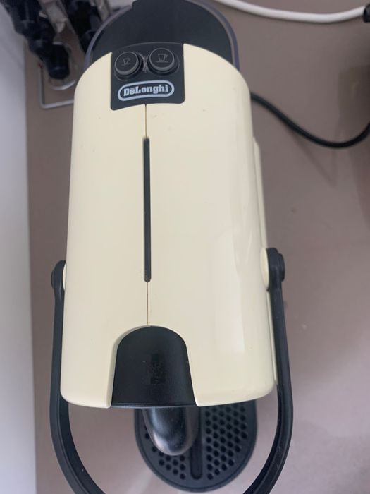Máquina de café Nespresso da delonghi