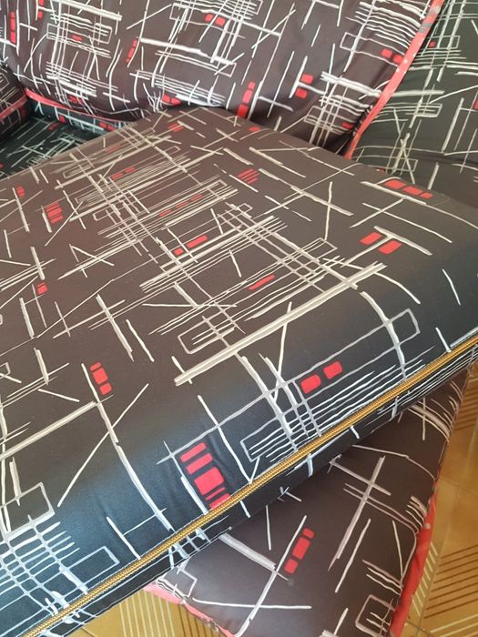 2 Sofás com almofadas