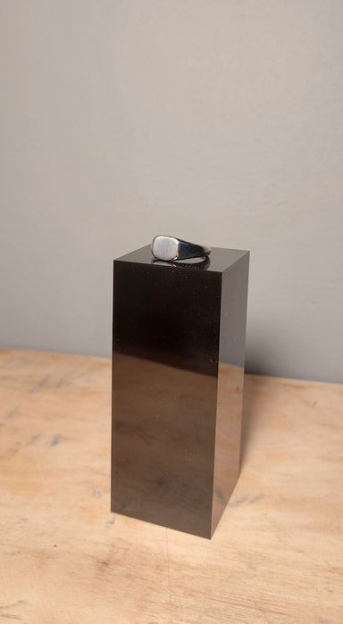 Kostka akrylowa do prezentacji biżuterii