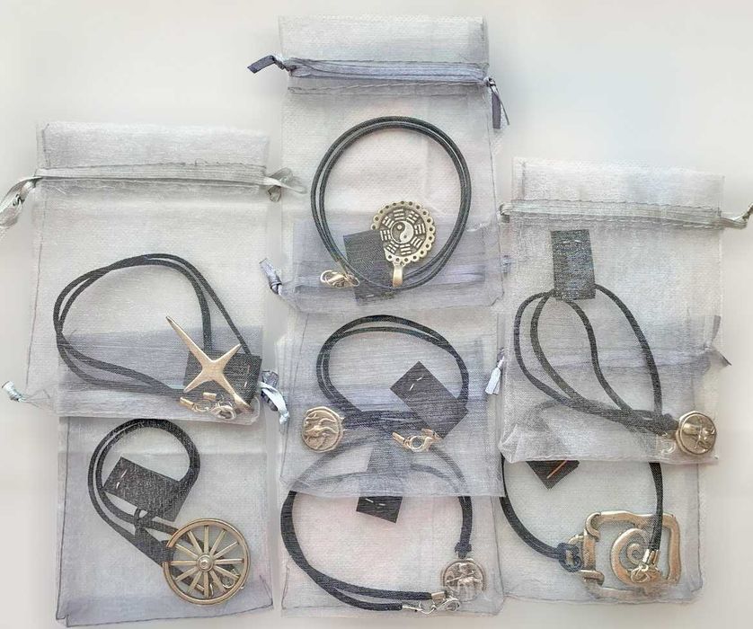 Fio em Couro com Corações, Novo/Exclusivo/Único