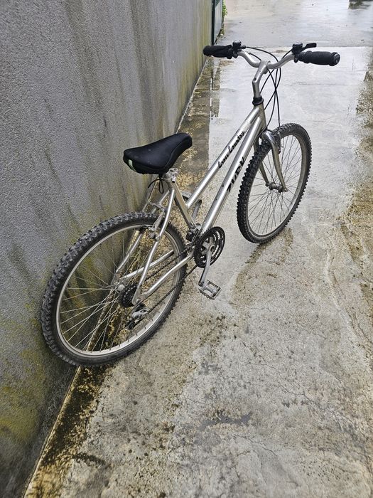 Bicicleta marca zurk em alumínio