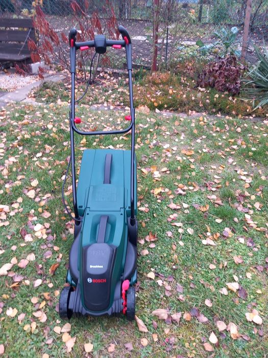 Kosiarka akumulatorowa BOSCH CityMower 18V-32-300