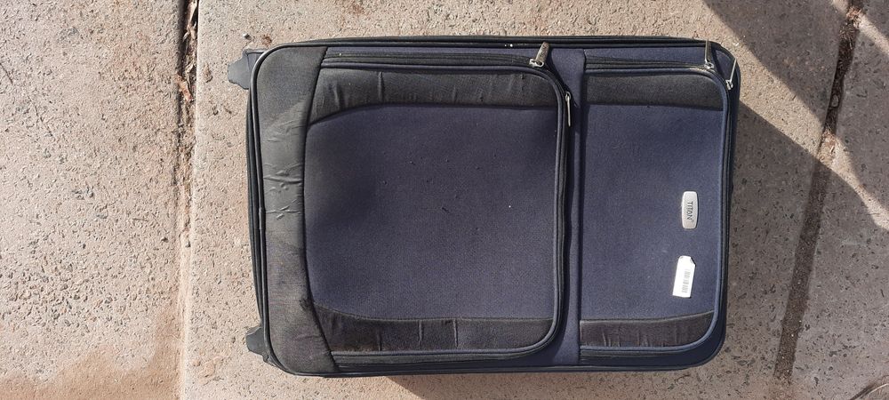 Валіза, чемодан 63×41×25см. несправний.