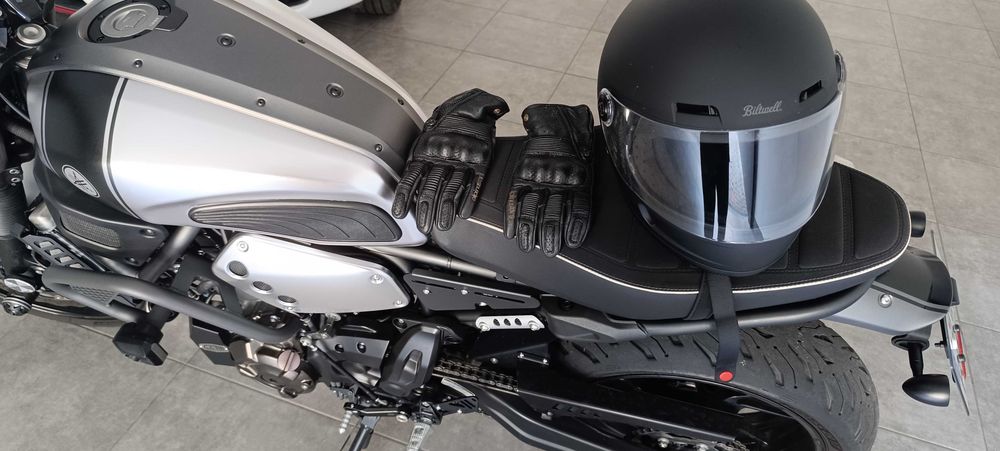 Yamaha Xsr 700...