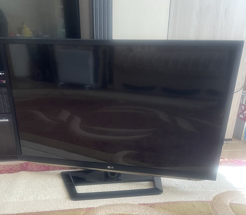 Телевизор LG  (42 ")