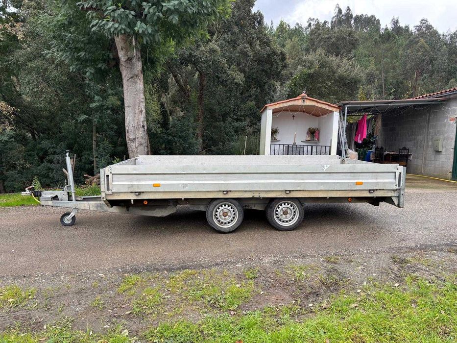 Reboque/ atrelado porta maquinas/carros