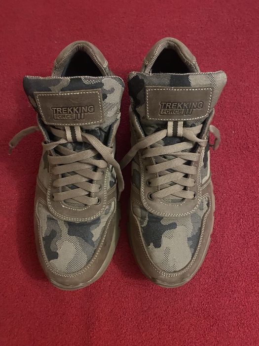 Обувь 42-43 размер,кроссовки,берцы,сандали,штаны хаки в подарок