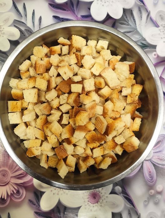 Сухарики з білого батону ромбиком