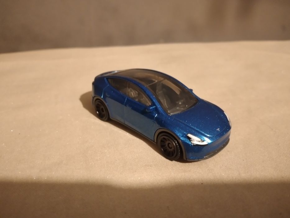 Sprzedam autko Tesla zabawke