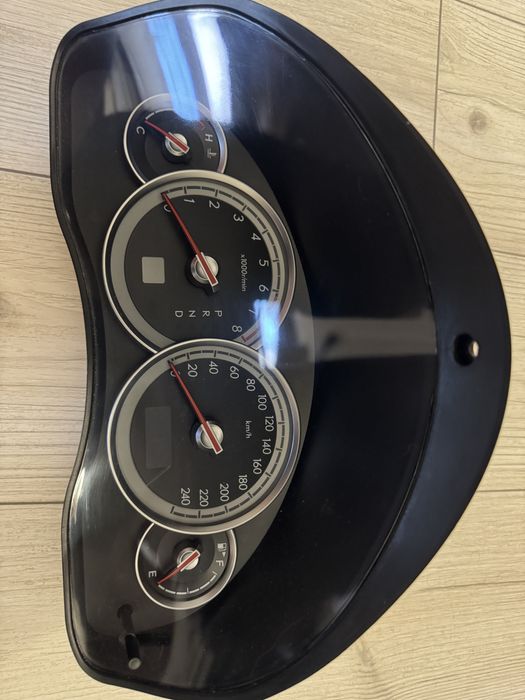 Парель приборів Subaru Outback 2004