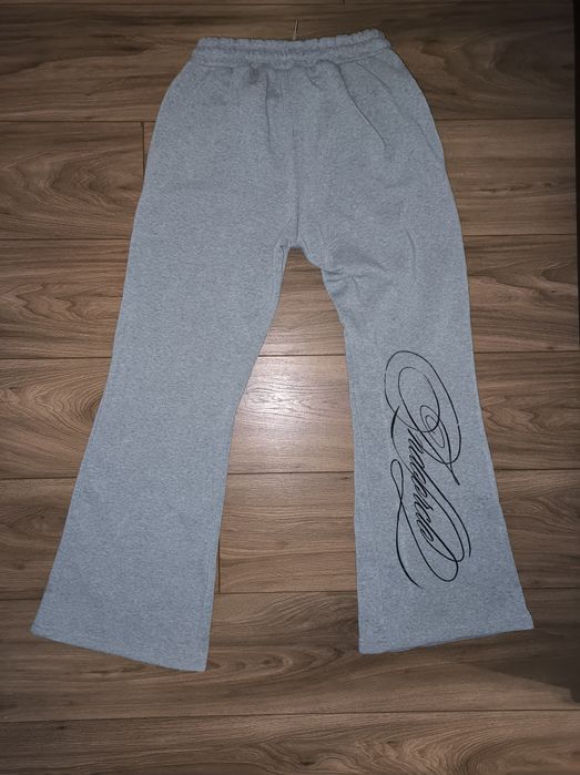 Спортивки flared indoorclo