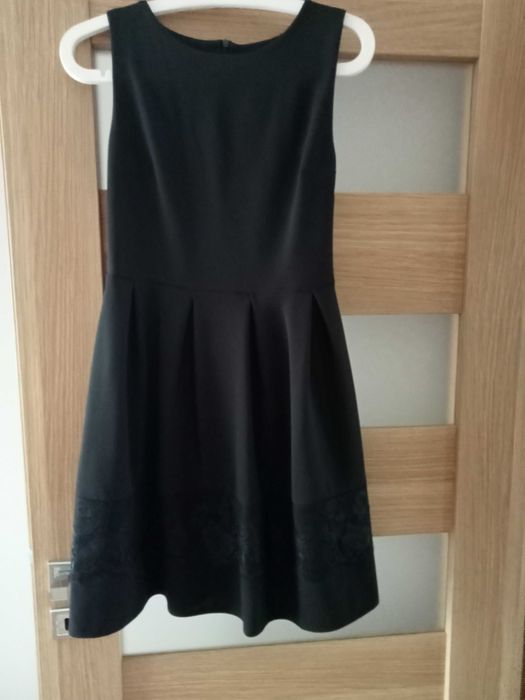 Elegancka czarna sukienka z koronką rozmiar S. Jak nowa