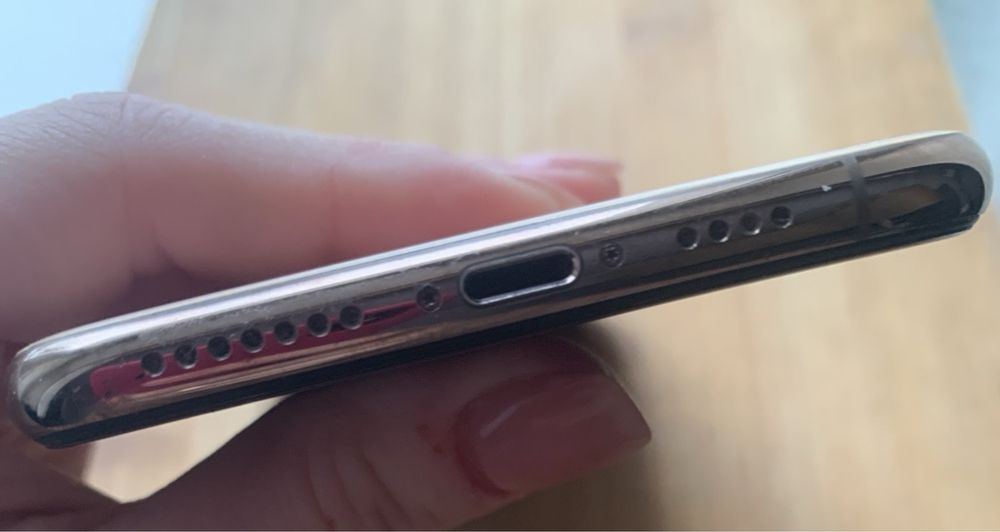 Продам IPhone XS Max