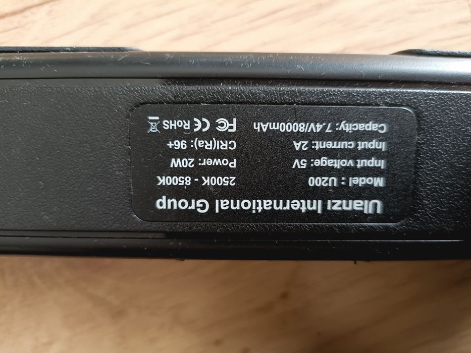 Lampa prostokątna z uchwytem na telefon ULANZI U200