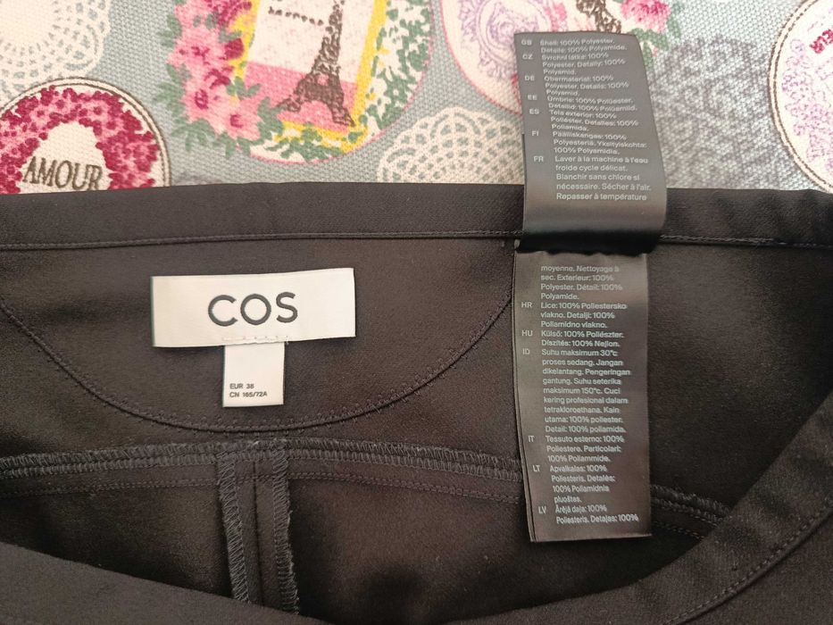 Трендові капрі COS
