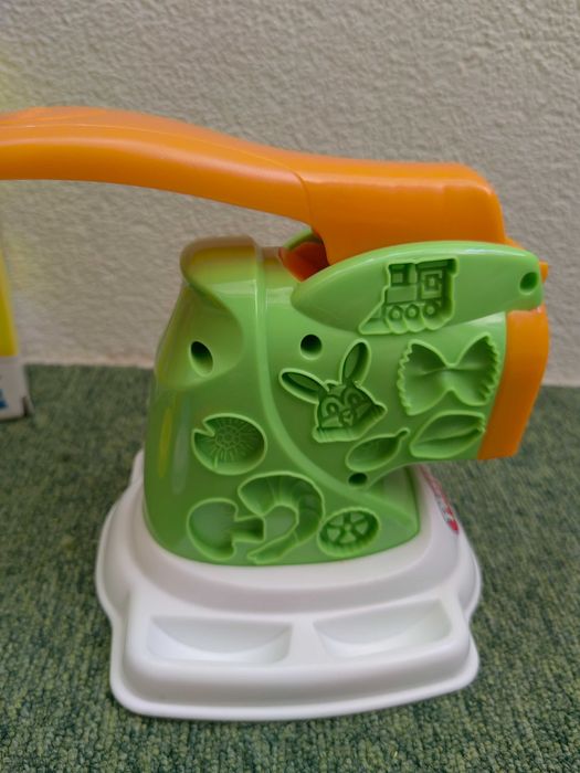 Play-Doh Fábrica de Plasticina Massa Kitchen Creations - B9013