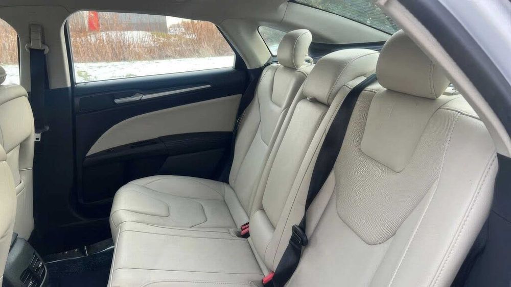 Ford Fusion Hybrid Titanium      2018