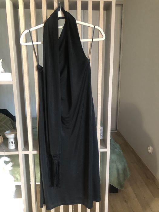 Sukienka Zara z szalem na jedno ramię