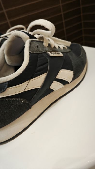 Buty sportowe Reebok miękkie granatowo-białe rozmiar 43