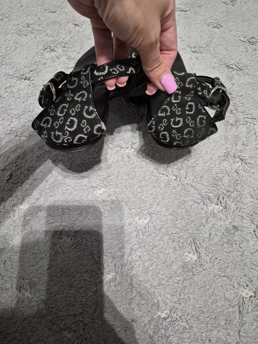 Sandałki Guess rozmiar 38