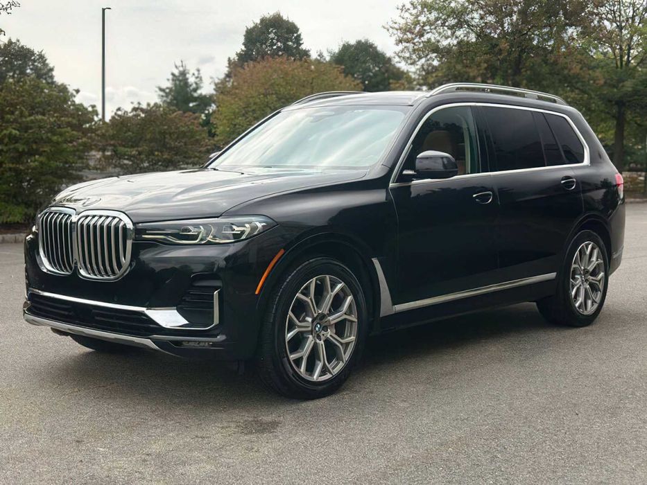 BMW X7 xDrive40i      2021