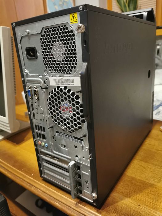 Komputer Lenovo IBM ThinkCentre M93P CPU i5 16GB SSD