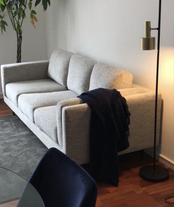 Sofa tres lugares. Marca Area