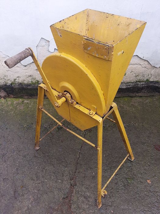 Корморізка ручна