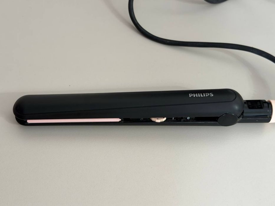 Вирівнювач для волосся Philips