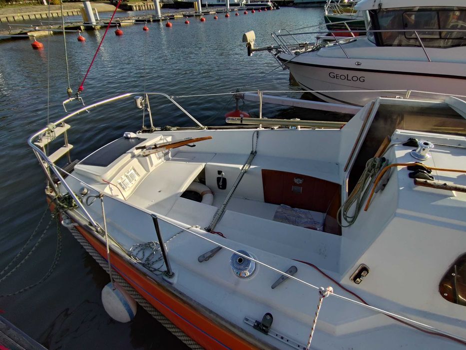 Jacht żaglowy morski Ecume de Mer 7,9m,  Cisza