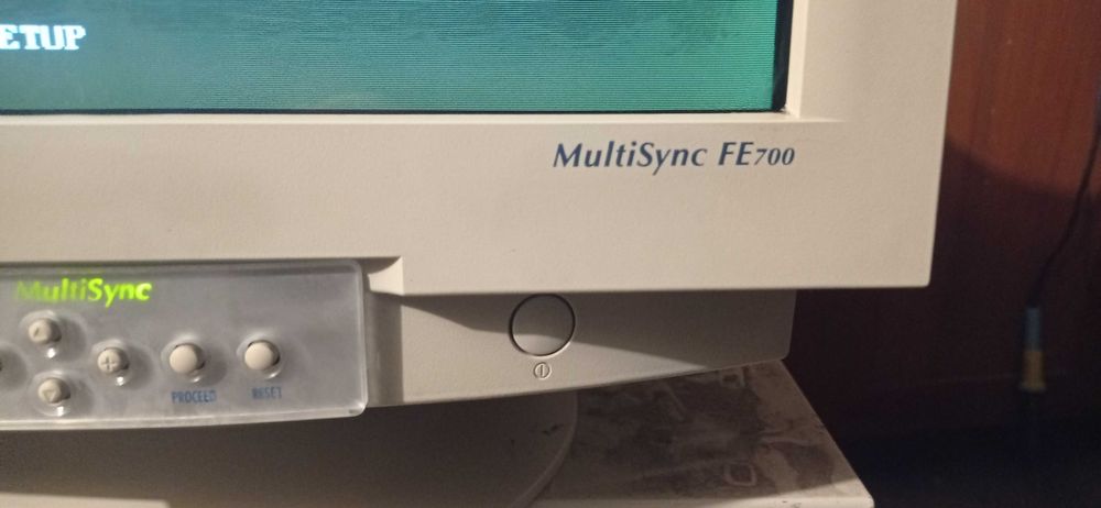 Monitor NEC MultiSync FE700