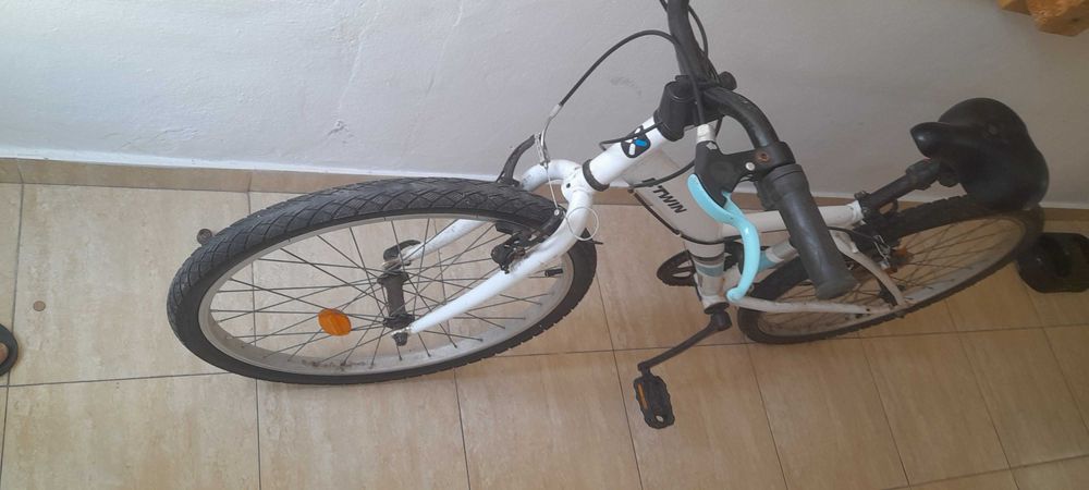 Bicicleta Btwin roda 24 como nova. Com mudanças de punho.