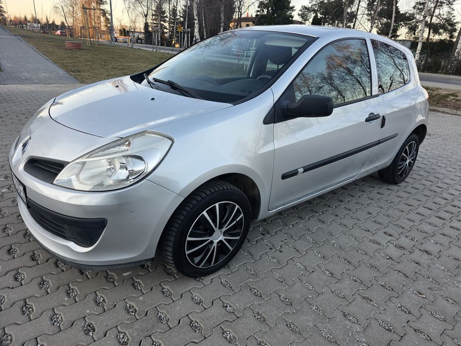 Klimatyzacja, dwa komplety kół, grzane fotele, niski przebieg