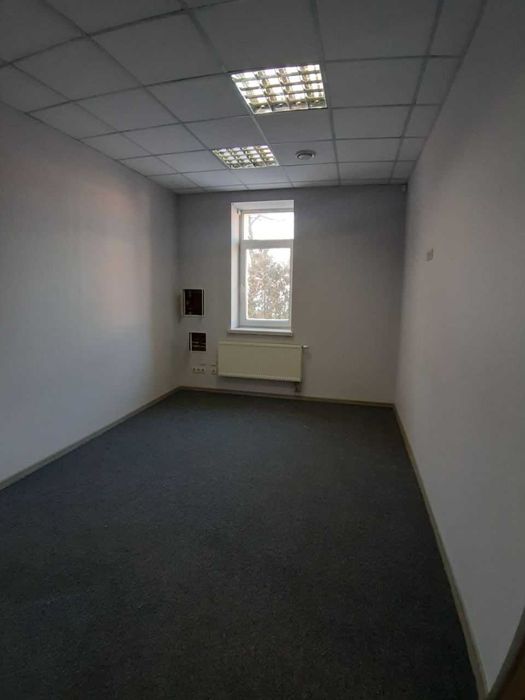 Оренда будівлі з прилеглою територією в центрі,  1100 м2 (БЕЗ КОМІСІЇ)