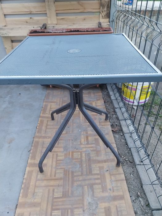 Stolik ogrodowy metalowy