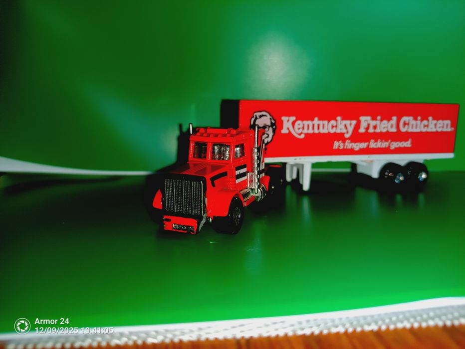 Machtbox KFC 1981 Peterbilt
