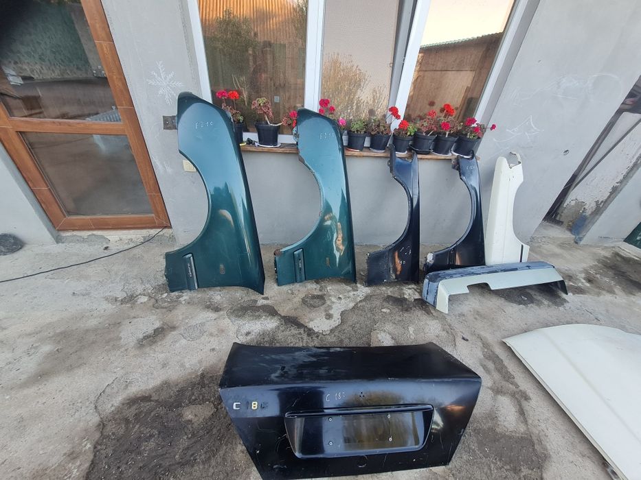 Крыла мерседес 190. С180 е 210