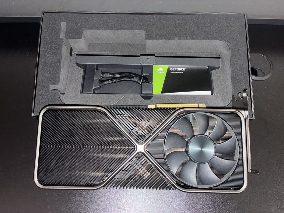 Продаю відеокарту NVIDIA GeForce RTX 3090 FE 24GB