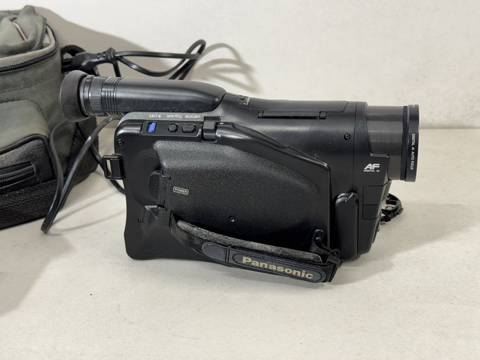 Kamera analogowa Panasonic VHS NV-RX10EG torba bateria ładowarka