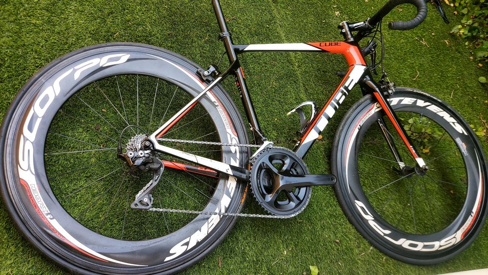 Cube Attain Carbono t56